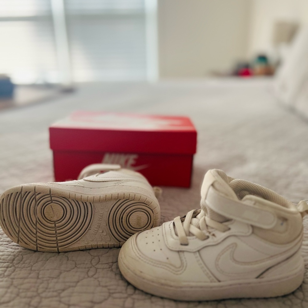 Nike White Sneakers Classic High-Top Design 8C